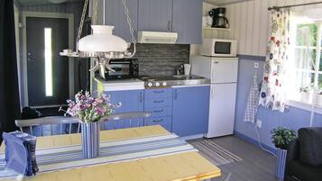 House | Private kitchen | Fridge, cookware/dishes/utensils