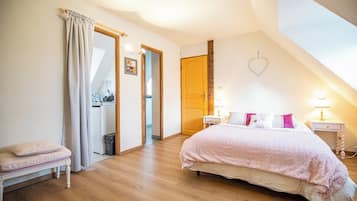 2 habitaciones, cuna de viaje y wifi gratis