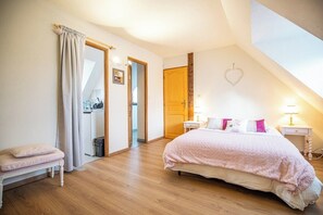 2 bedrooms, travel cot, free WiFi