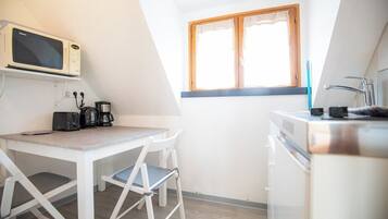 Fridge, microwave, coffee/tea maker, toaster