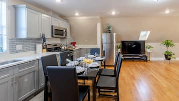 Coffee/tea maker, fridge, microwave, oven