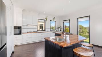 KĂŒhlschrank, Mikrowelle, Ofen, GeschirrspĂŒler