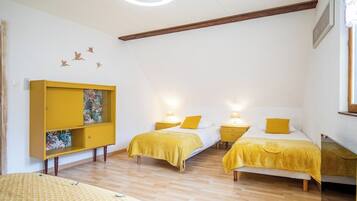 3 chambres, fer et planche à repasser, lit parapluie, Wi-Fi gratuit