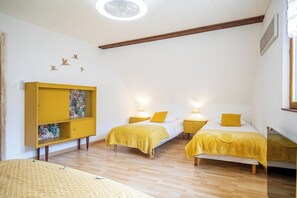 3 chambres, fer et planche à repasser, lit parapluie, Wi-Fi gratuit