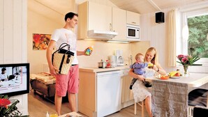 Apartment (Schmugglerstieg 9c - Dorf 5) | Private kitchen | Fridge, cookware/dishes/utensils - Schmugglerstieg 9c - Dorf 5 (Lübeck)
