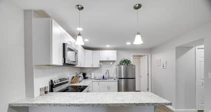 In Unit W&D Free Parking Fast Wifi 5 Min Downtown