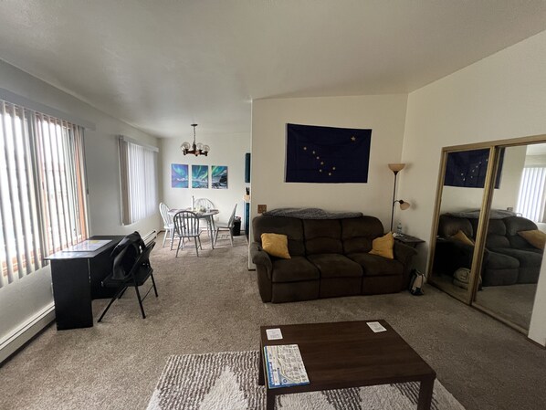 Smart-TV, Kamin, Netflix, Streaming-Dienste
