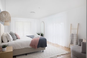 5 bedrooms, desk, iron/ironing board, travel cot