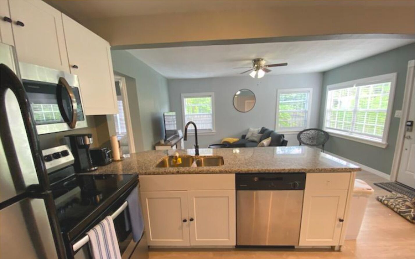 Cozy Bungalow minutes from all of Tampa's attractions