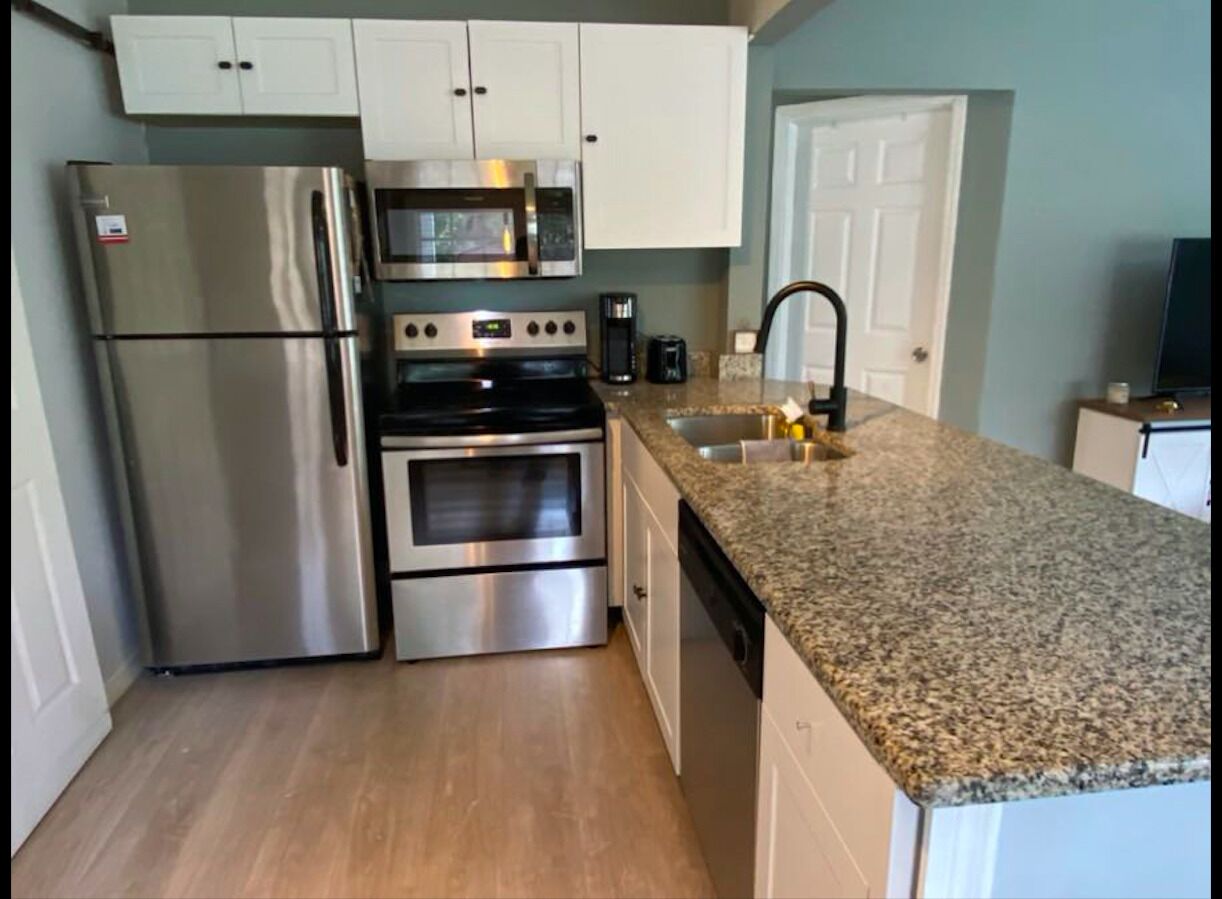 Cozy Bungalow minutes from all of Tampa's attractions