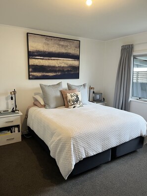 3 bedrooms, iron/ironing board, WiFi, bed sheets - City vibes on Cambria (Nelson)