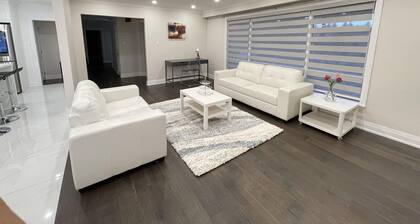 7 Bedroom and 6 washroom House with 2 kitchen and 2 laundry and a huge backyard