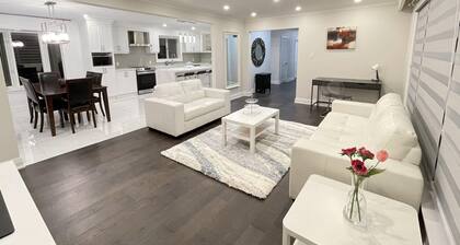 7 Bedroom and 6 washroom House with 2 kitchen and 2 laundry and a huge backyard