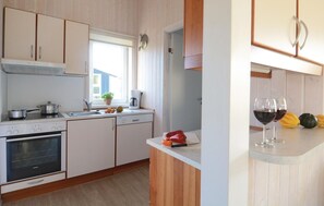 Casa (Strandblick 22) | Cocina privada | Frigorífico y utensilios de cocina