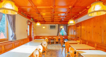 Ehemaliges großes Gasthaus an der Talstation Itter