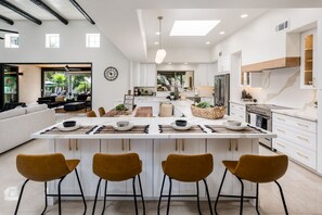 Fridge, microwave, oven, stovetop - **STUNNING New Lstg**$2M**Resort Home * Free Pool Heat * Great Location (Phoenix)