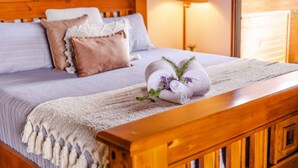 Room - Three bedroom timber home sleeps 7 (Byfield)