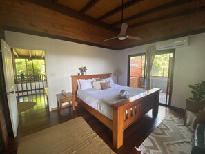 3 bedrooms, iron/ironing board, internet, bed sheets - Three bedroom timber home sleeps 7 (Byfield)