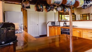 Private kitchen - Three bedroom timber home sleeps 7 (Byfield)