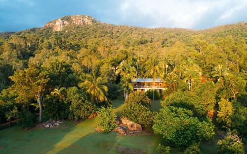 Rustic one bedroom which sleeps 8