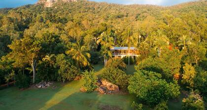 Rustic one bedroom which sleeps 8