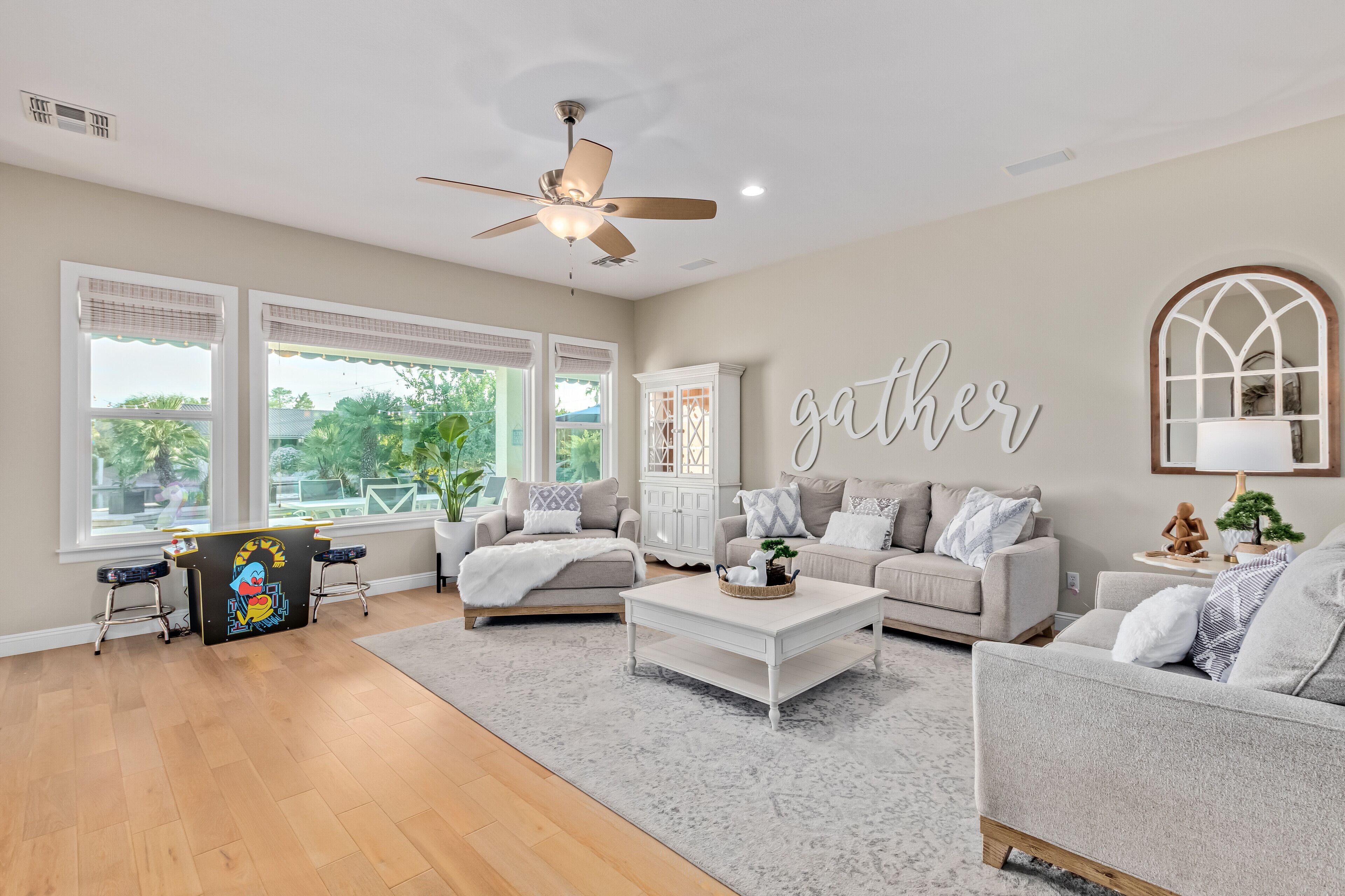 Lakefront!Heated Salt water Pool, Spa Boat! Kayak! Arcades!EV charger. 