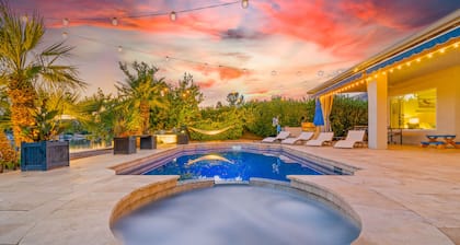 Lakefront!FREE Heated Salt water Pool, Spa! Boat! Kayak! Arcades!EV charger.