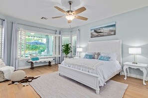 4 bedrooms, desk, iron/ironing board, free WiFi