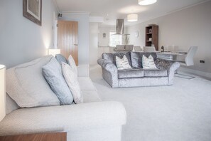 Living area - Upper Deck - 2 Bedroom Apartment - Saundersfoot (Saundersfoot)