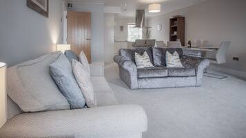 Apartment (2 Bedrooms) | Living area