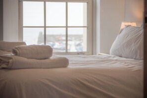 2 bedrooms, premium bedding, individually furnished, bed sheets - Upper Deck - 2 Bedroom Apartment - Saundersfoot (Saundersfoot)