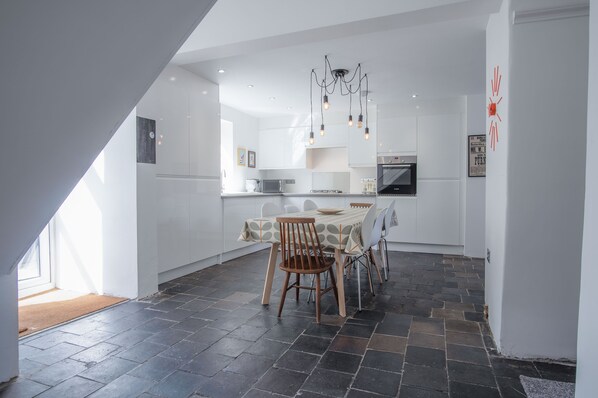 Microwave, oven, stovetop, dishwasher