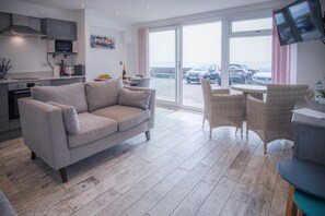 TV - Beach Court - 1 Bedroom Apartment - Saundersfoot (Saundersfoot)