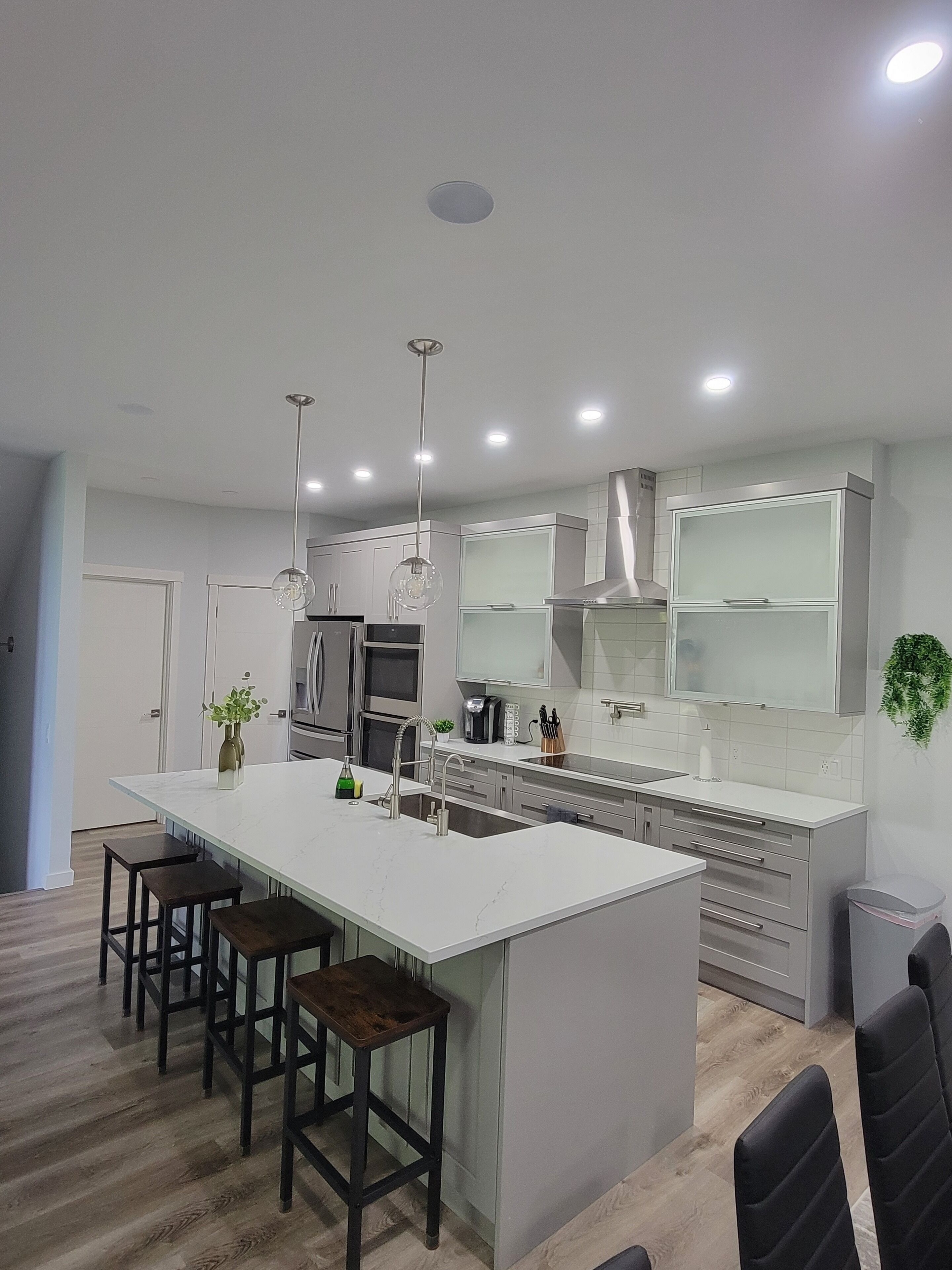 New family sized home in a quite neighborhood w/hot tub 5 minutes from the beach