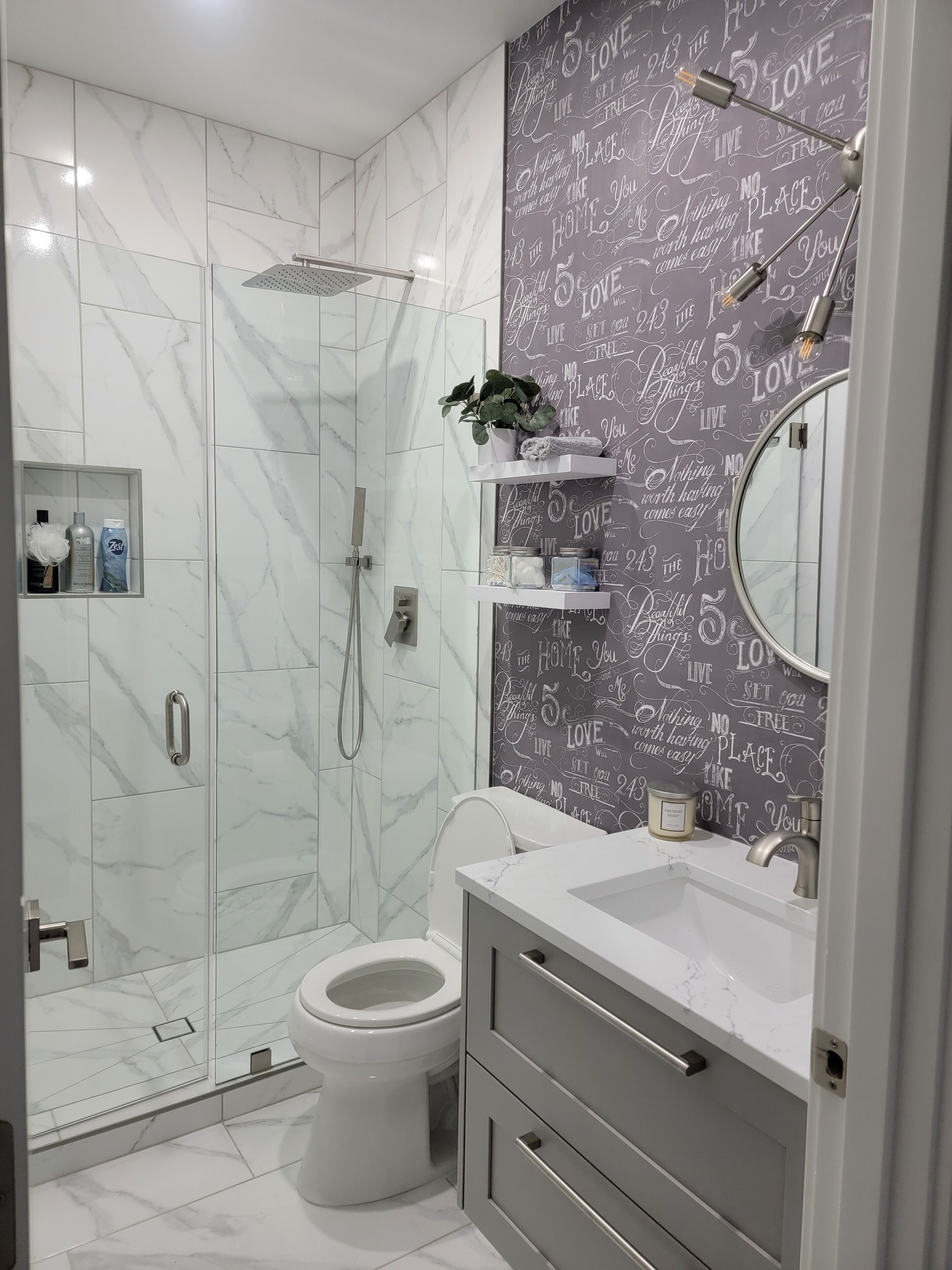 New family sized home in a quite neighborhood w/hot tub 5 minutes from the beach