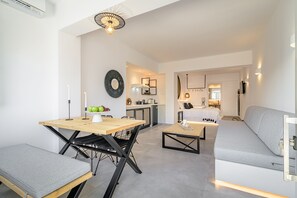 Apartment | Hypo-allergenic bedding, in-room safe, individually decorated - THEALOS SANTORINI (Santorini)
