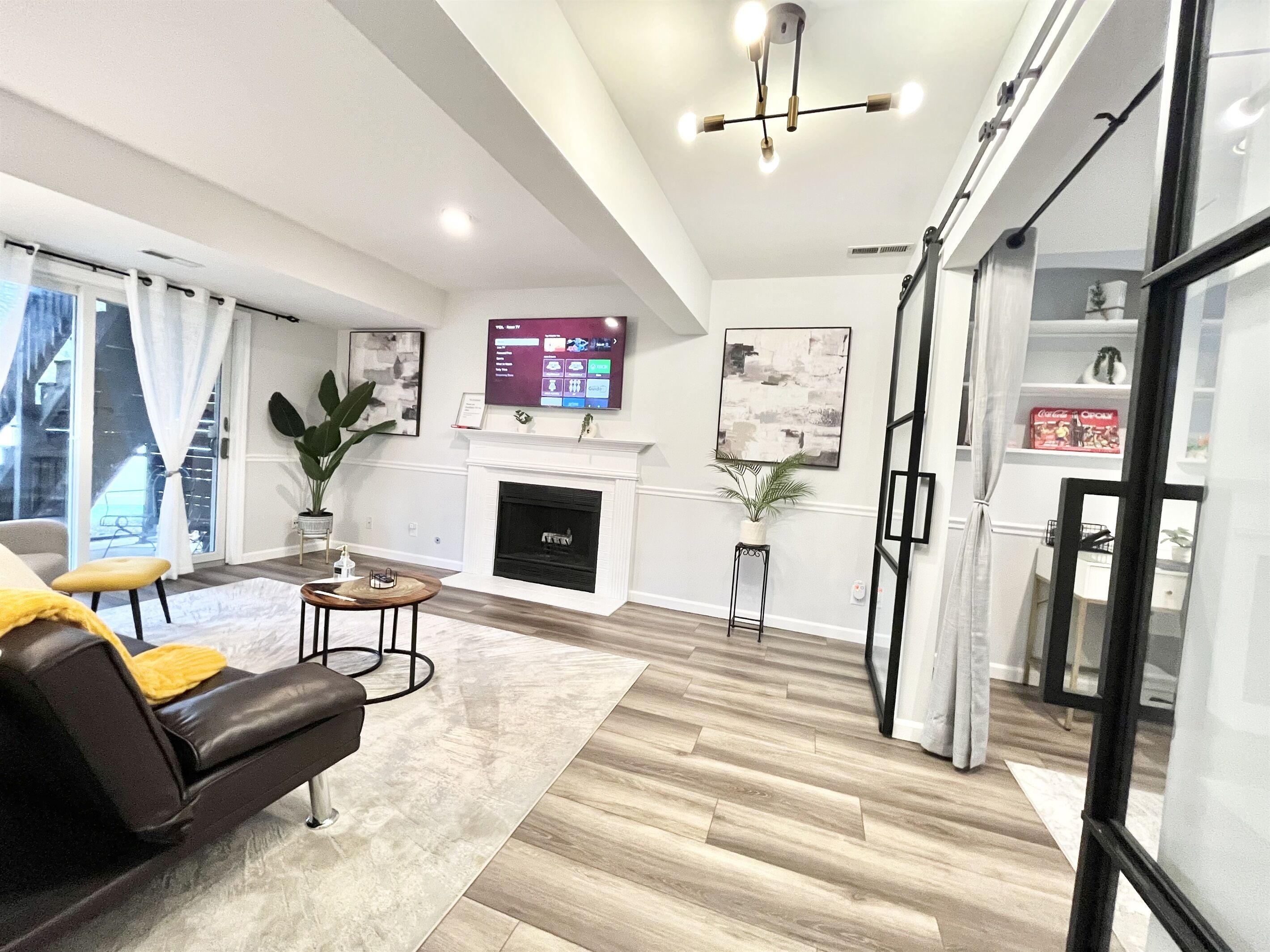 Smart TV, fireplace, books, offices