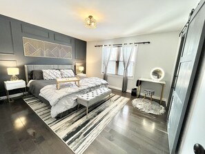 4 bedrooms, desk, iron/ironing board, travel cot