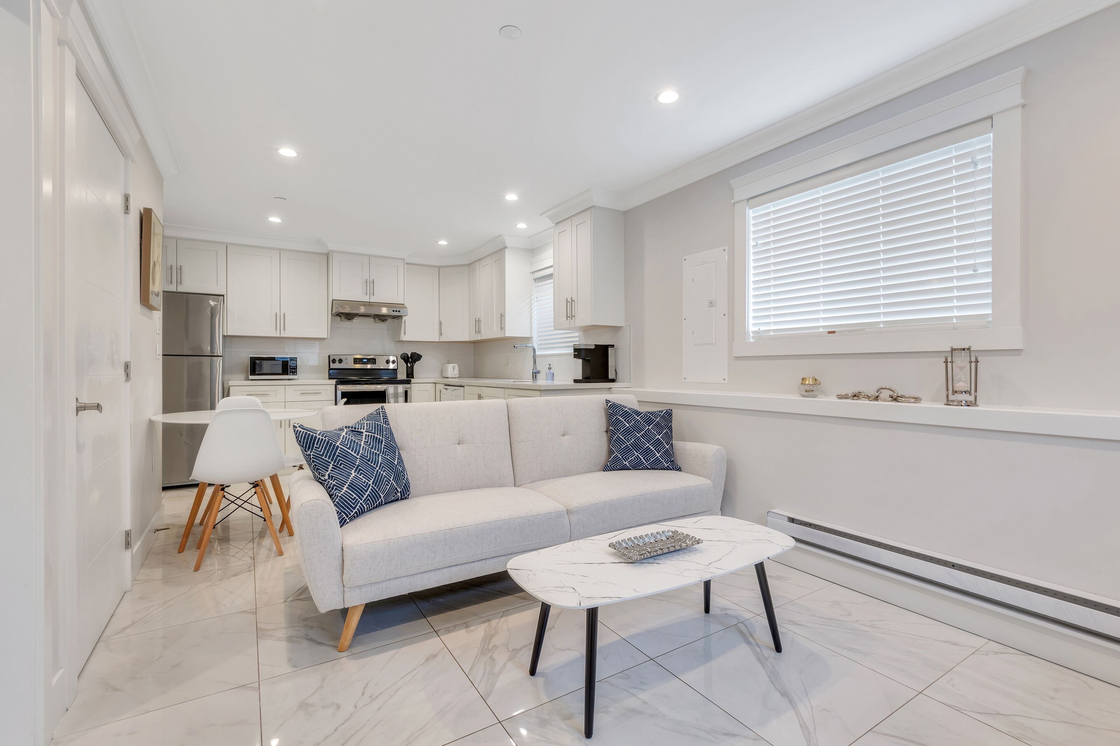 Modern Guesthouse near Skytrain and Free Parking