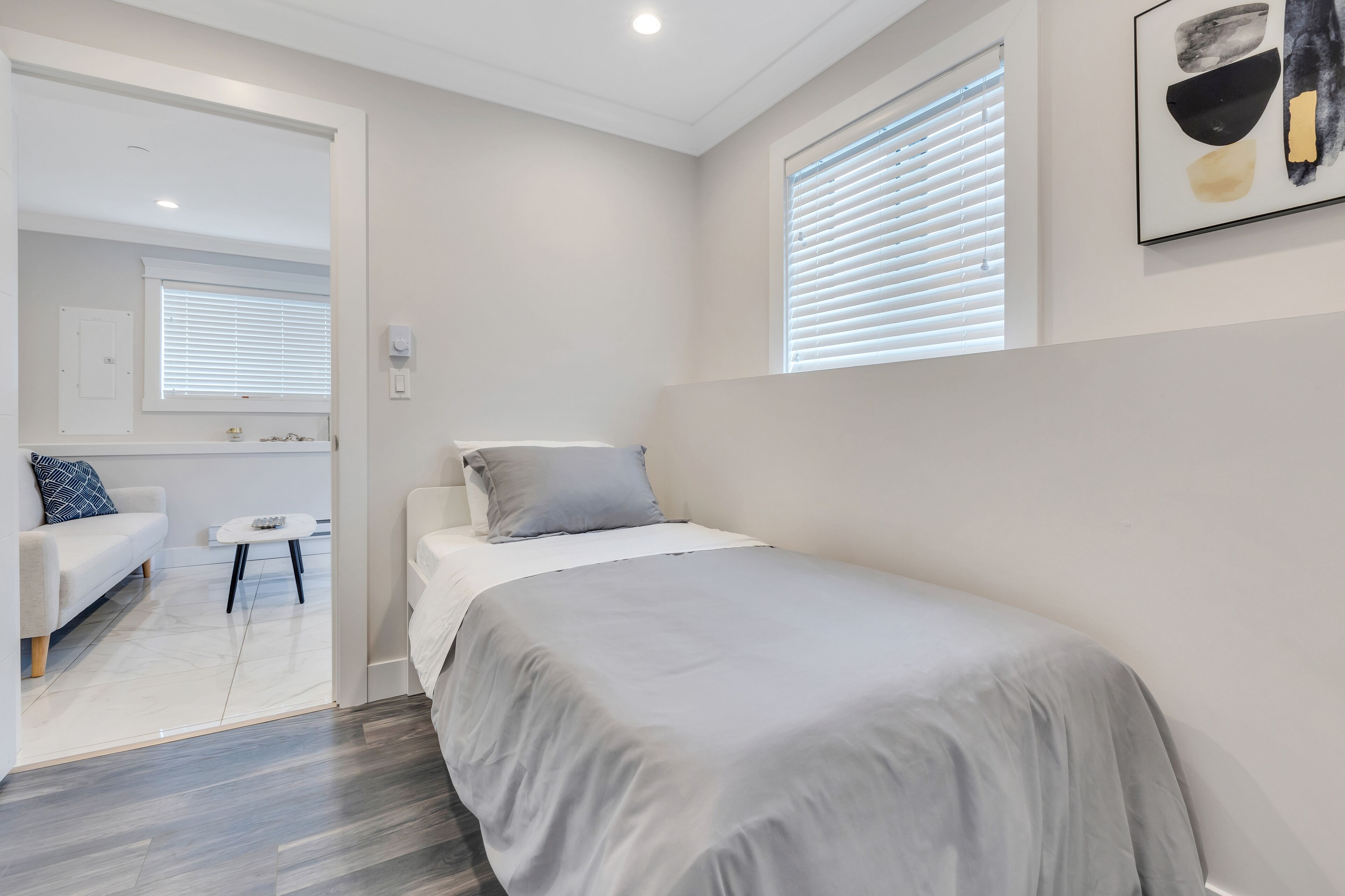 Modern Guesthouse near Skytrain and Free Parking