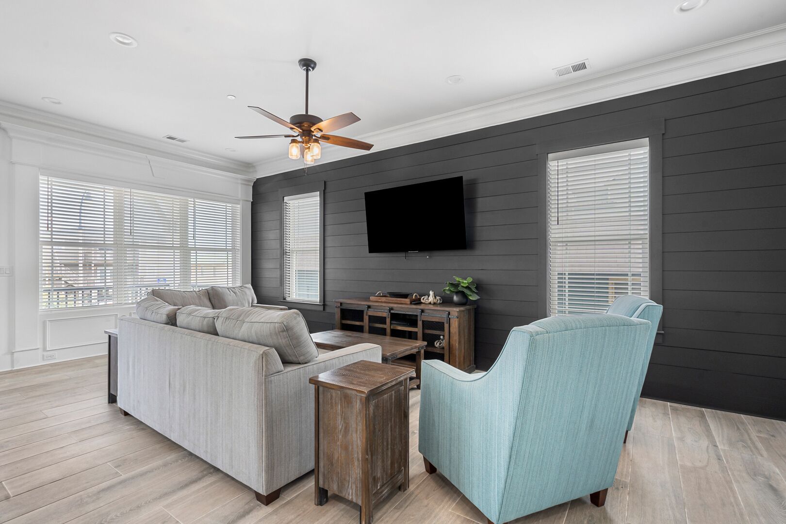 Luxury boulevard home w/private pool, outdoor kitchen-absolute heaven!