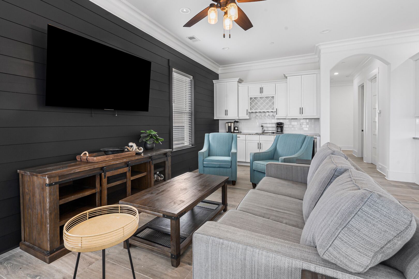 Luxury boulevard home w/private pool, outdoor kitchen-absolute heaven!