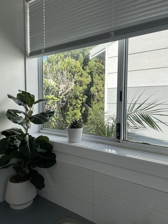 Interior. Adorable Country Studio (pet friendly) additional charges