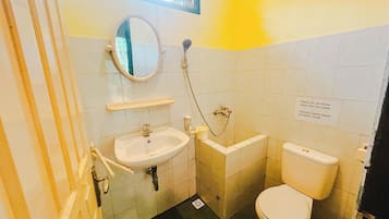 Buồng tắm vòi sen, khăn tắm