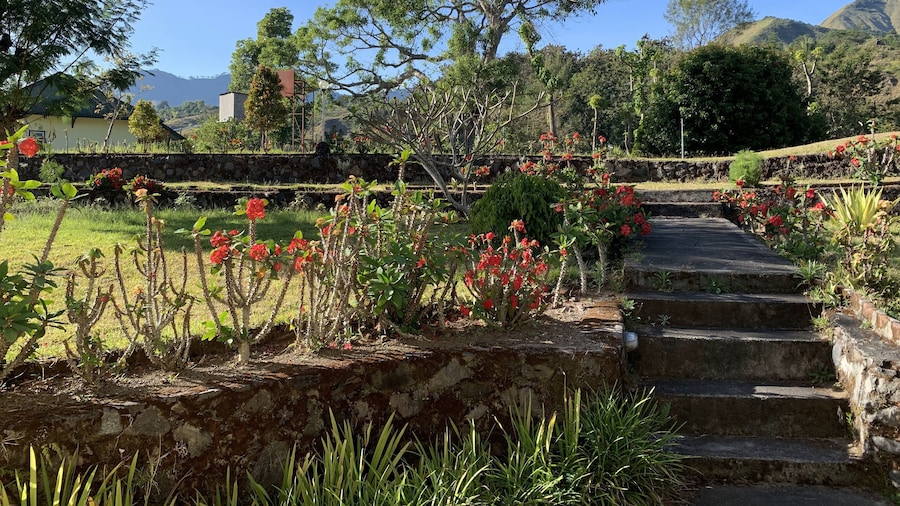 Lembah Rinjani Villa & Resto Syariah by ecommerceloka