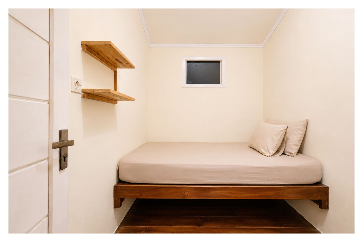 Standard Room No Water Heater | Desk, rollaway beds (surcharge), bed sheets