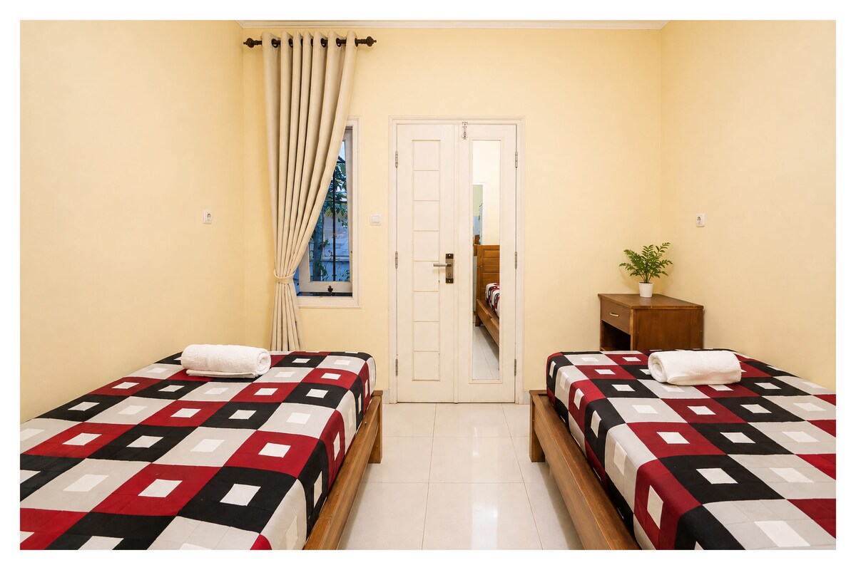 Standard Room | Desk, rollaway beds (surcharge), bed sheets