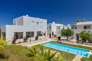 Outdoor pool - Adhilli i residence (Rethymno)