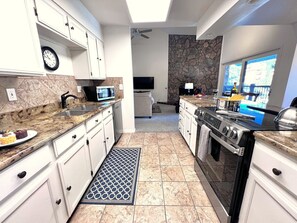 Køleskab, mikrobølgeovn, ovn, opvaskemaskine