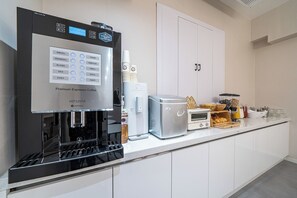 Desayuno continental diario (KRW 7000 por persona)